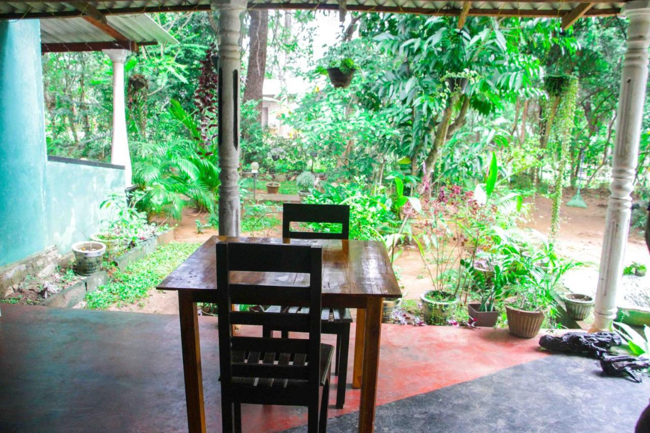 Manju Homestay Sigiriya Exteriör bild