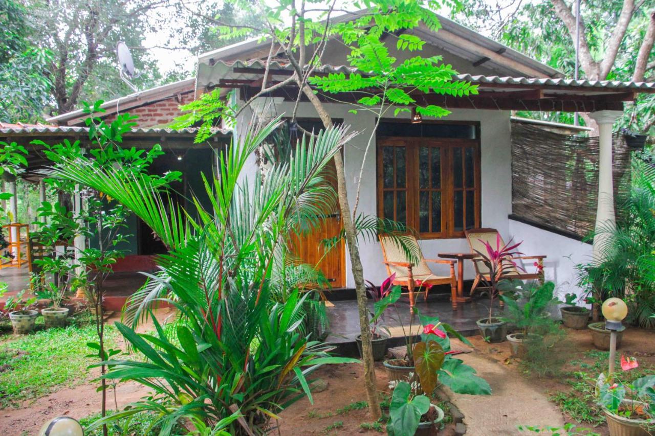 Manju Homestay Sigiriya Exteriör bild